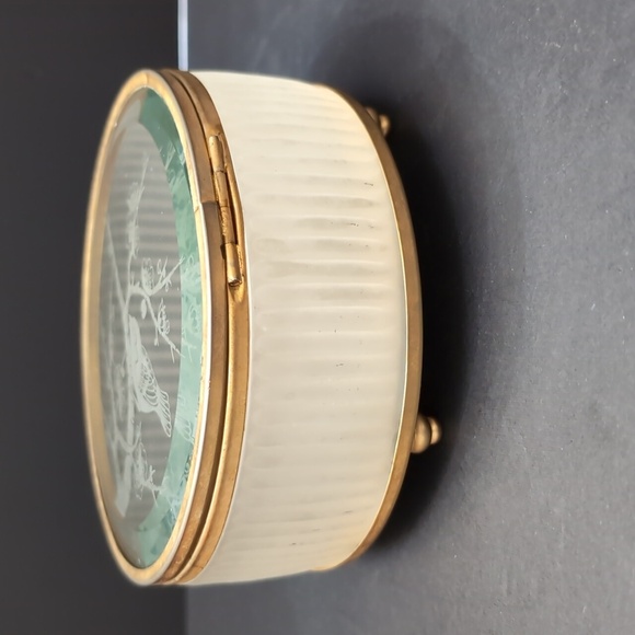 Vintage Round Beveled Glass,Footed,Lidded Etched Jewelry Box. - Picture 3 of 7